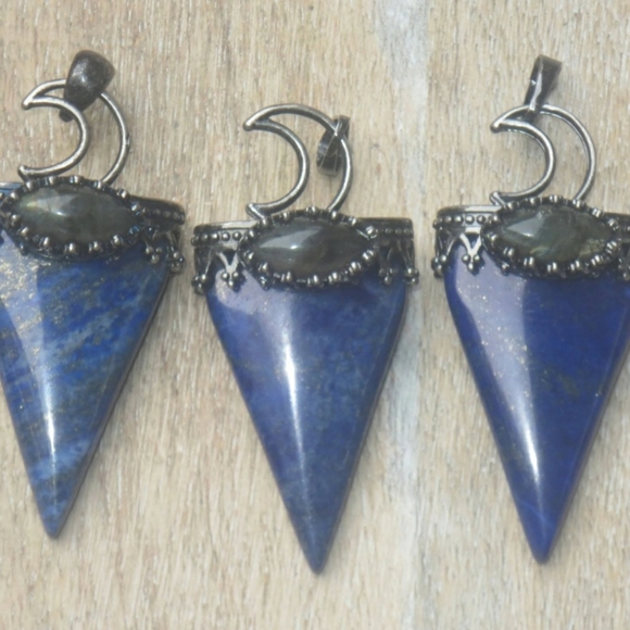 Lapis Lazuli and Labradorite Moon triangle point pendant with necklace - Picture 3 of 5